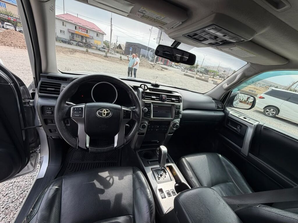 Toyota 4Runner: 2009 г., 4 л, Автомат, Бензин, Внедорожник: фото 6