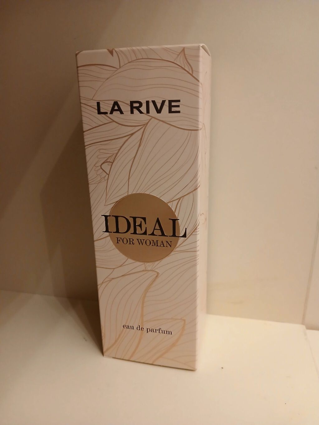 La Rive Ideal For Woman qadın ətri. Eau de parfum formatında təqdim