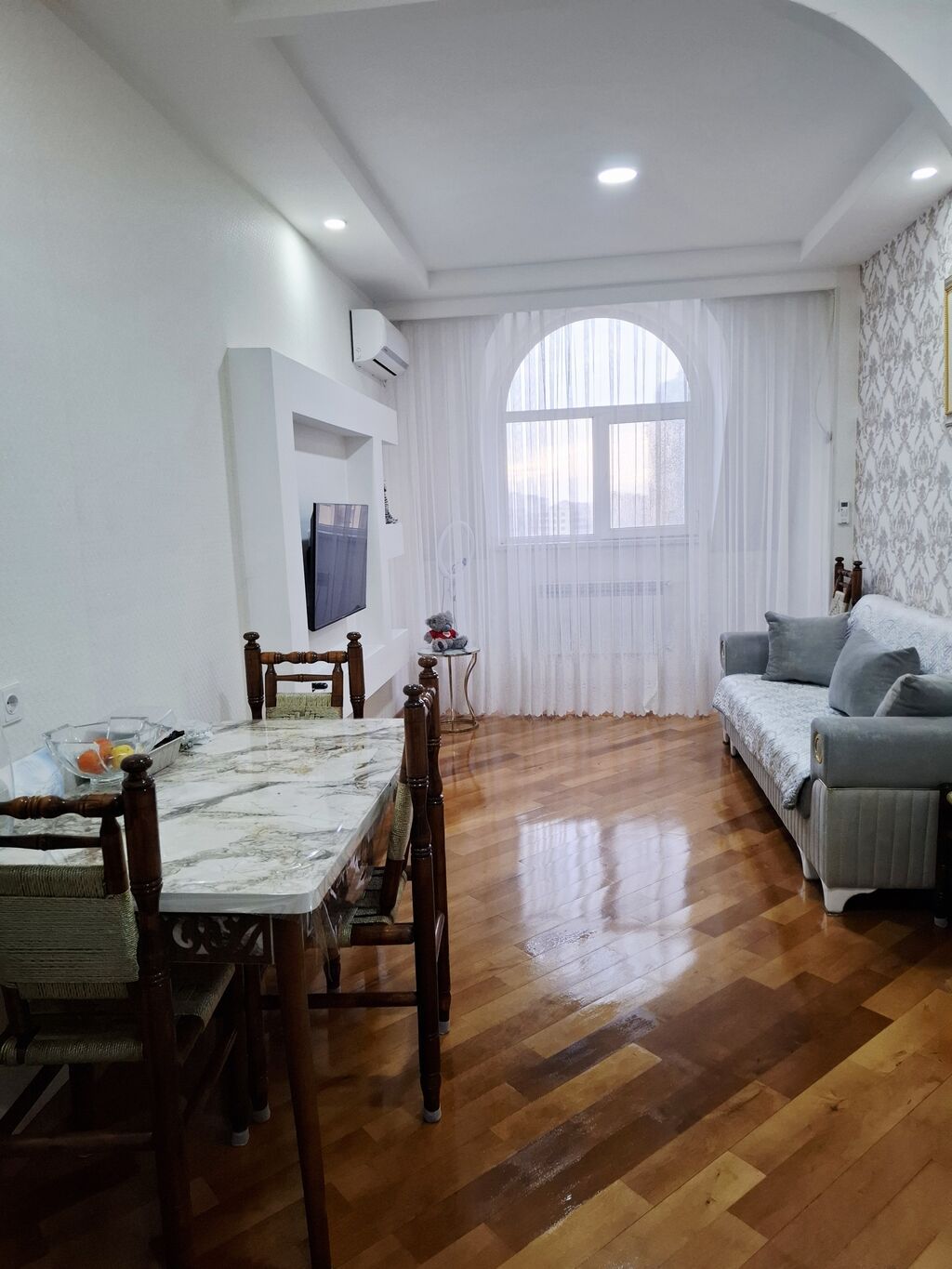 Xırdalanın mərkəzində parkla üzbəüz yerləşən birin ikiyə düzəlmə