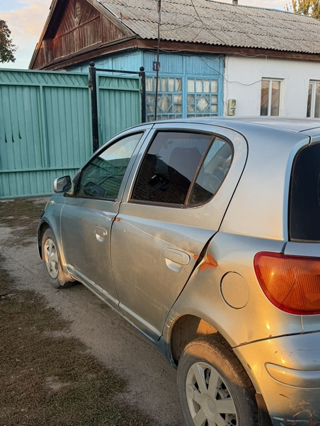 Toyota Vitz: 2002 г., Автомат, Бензин, Хэтчбэк: фото 6