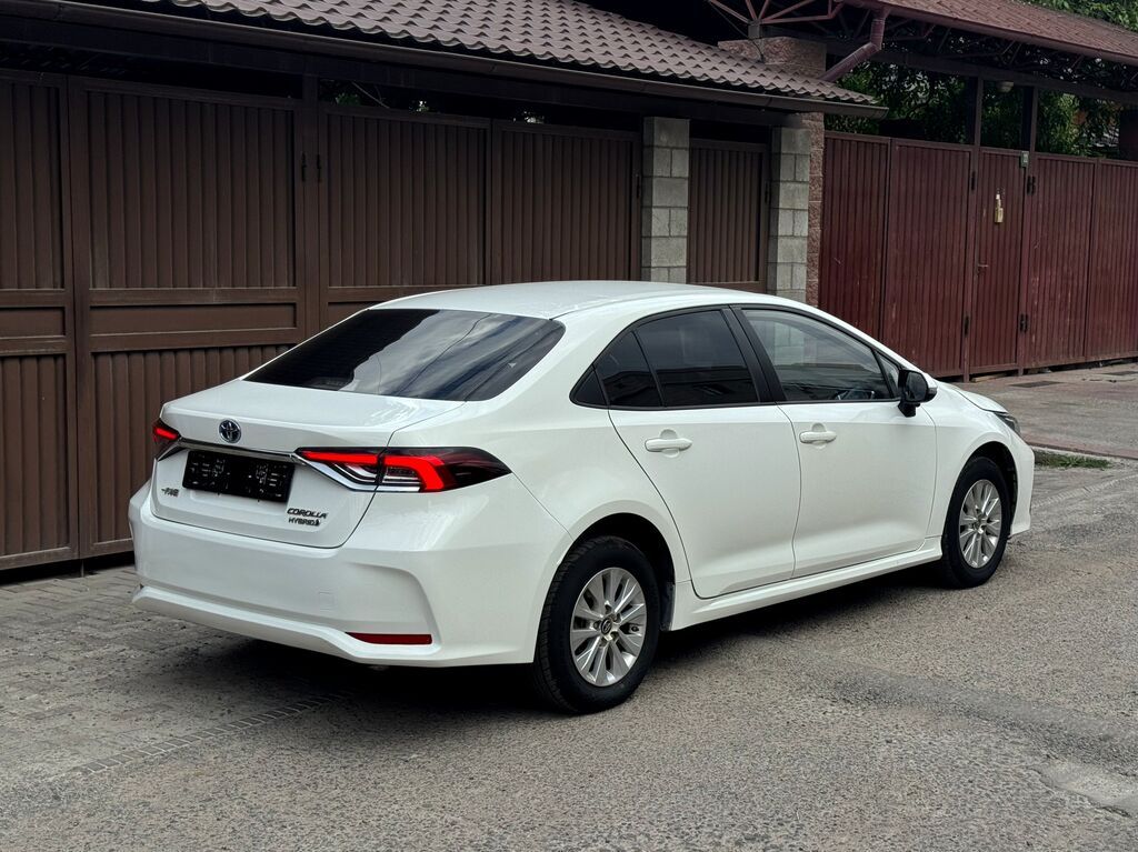 Toyota Corolla: 2021 г., 1.8 л, Вариатор, Гибрид, Седан: фото 4