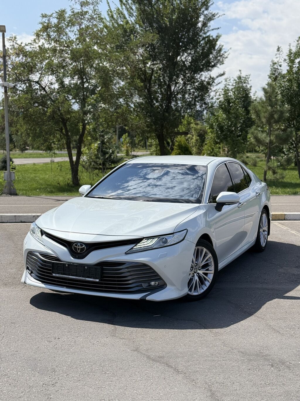 Toyota Camry: 2020 г., 3.5 л, Автомат, Бензин, Седан: фото 3