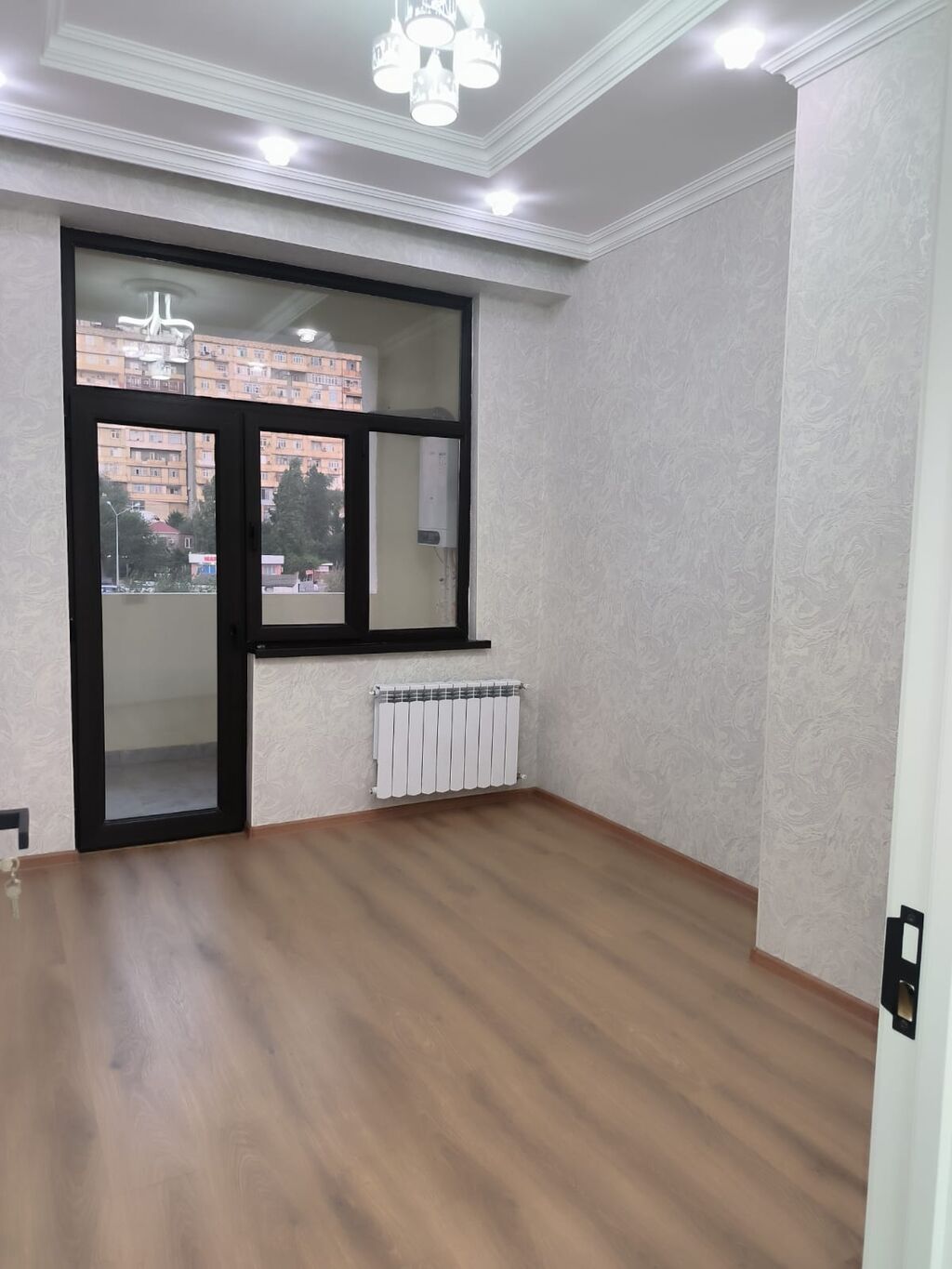 Yeni Guneslide Kirayə verilən 3 otaqlı mənzil kiraye verilir -