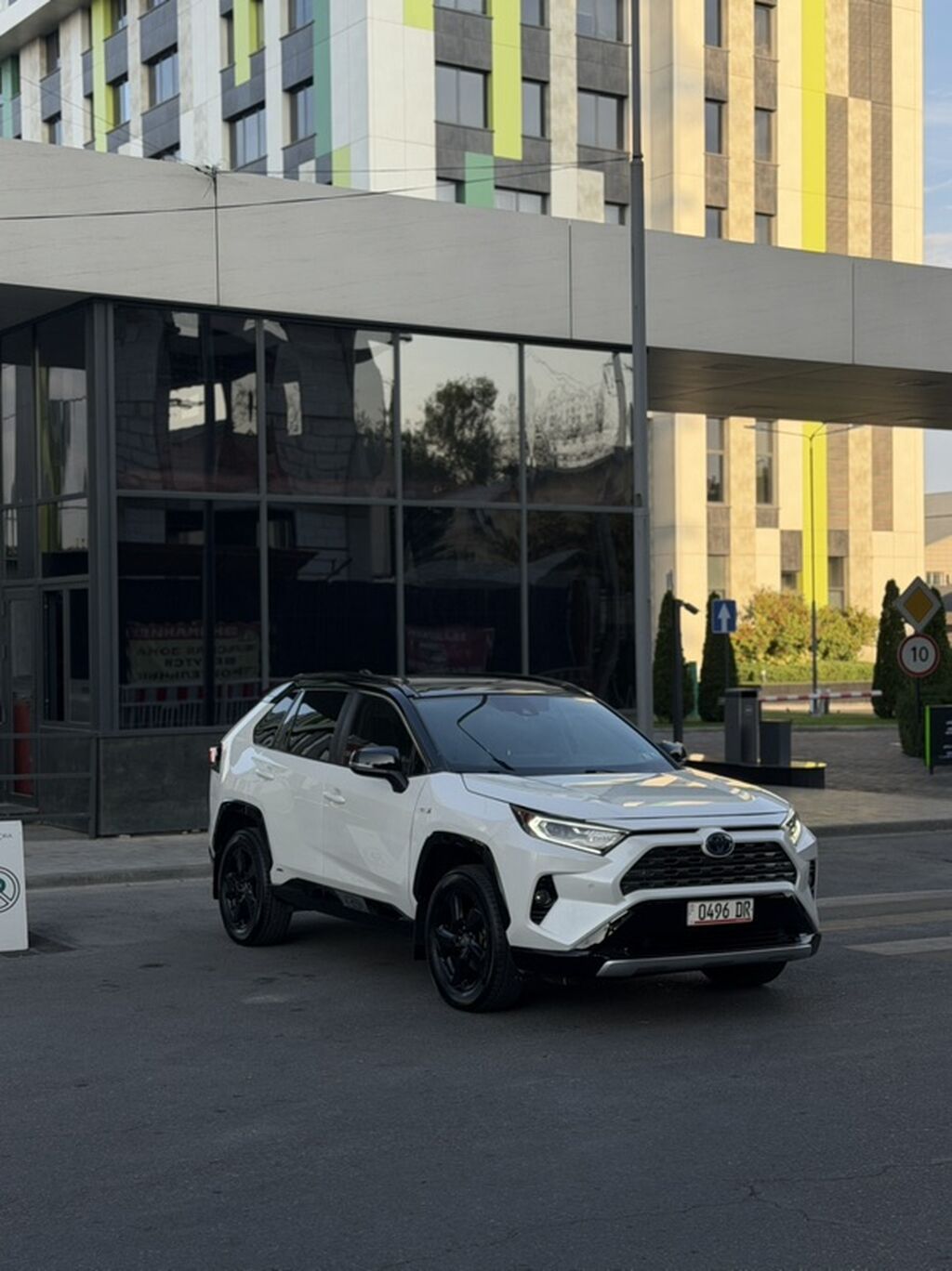 Toyota RAV4: 2020 г., Гибрид, Кроссовер: фото 3