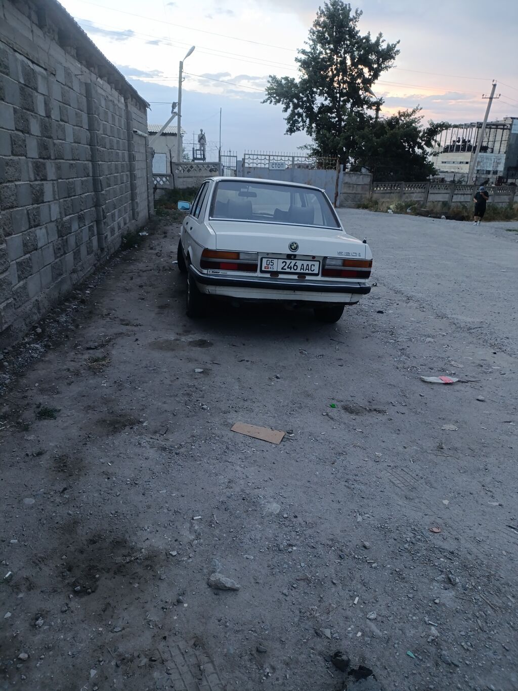 BMW 520i 1983 года, седан, 2 л, механика: фото 3