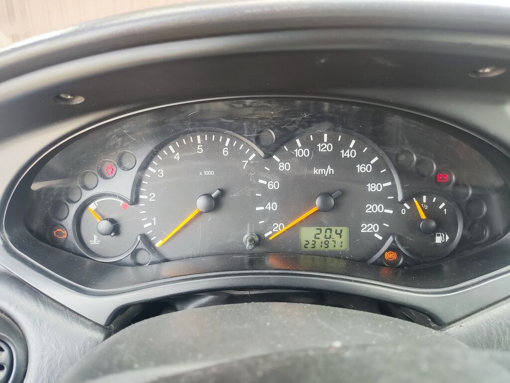 Ford Focus: 2003 г., 1.6 л, Механика, Бензин, Хэтчбэк: фото 5