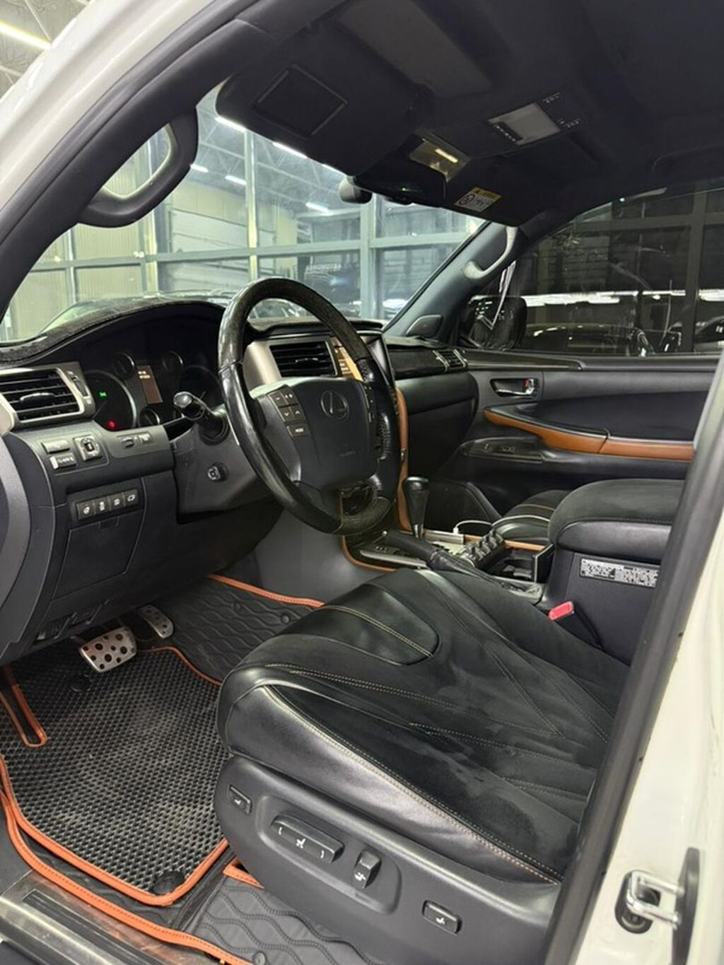 Lexus LX: 2015 г., 5.7 л, Автомат, Бензин, Внедорожник: фото 7