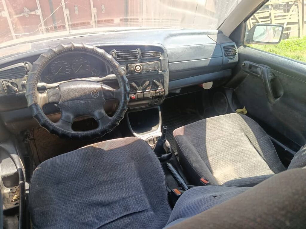 Volkswagen Vento: 1993 г., 2 л, Механика, Бензин, Седан: фото 5