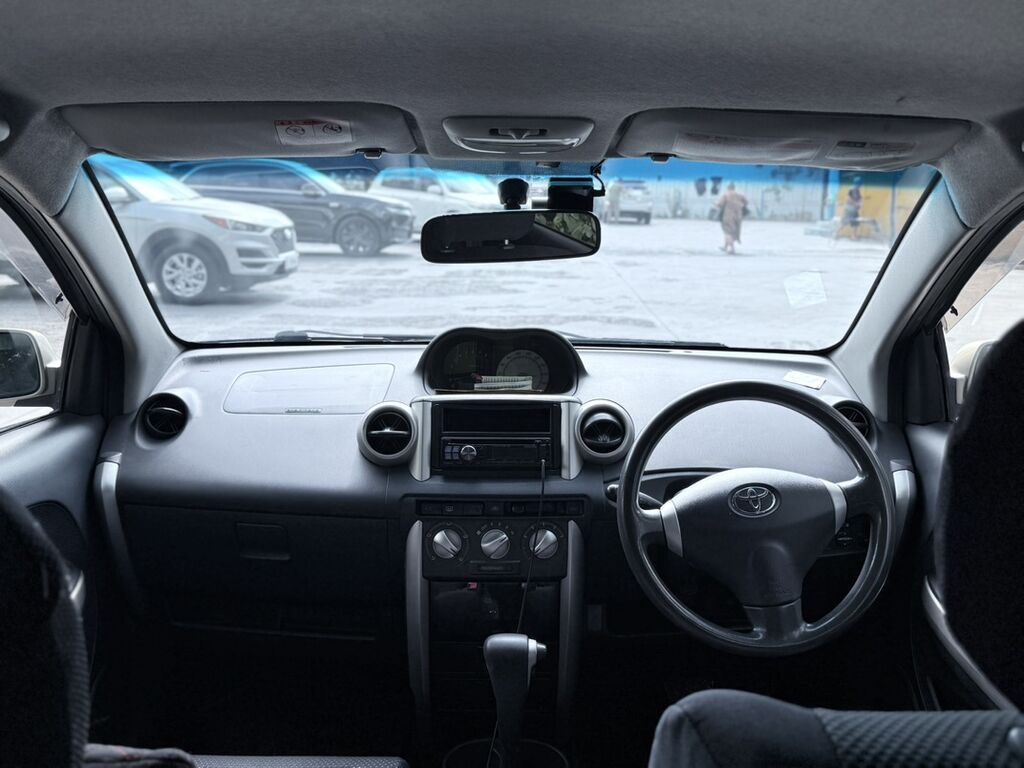 Toyota Ist: 2003 г., 1.3 л, Автомат, Бензин, Хэтчбэк: фото 8