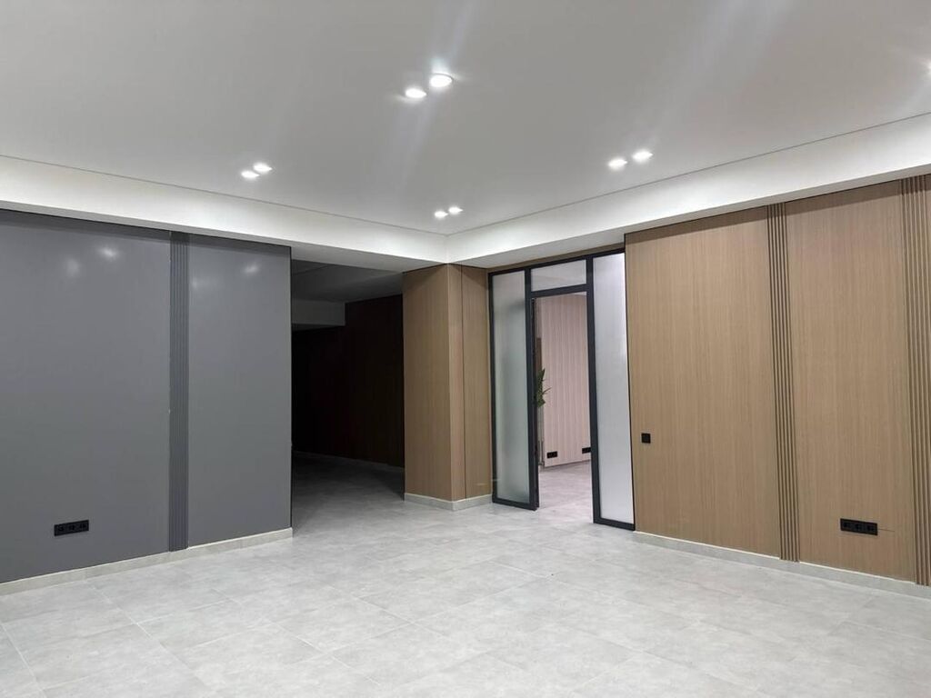 Аренда офисов, 340 м², В жилом комплексе, С отдельной кухней, С отдельным входом, С отдельным сан узлом