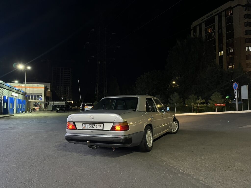 Mercedes-Benz W124: 1988 г., 2.3 л, Механика, Бензин, Седан: фото 3