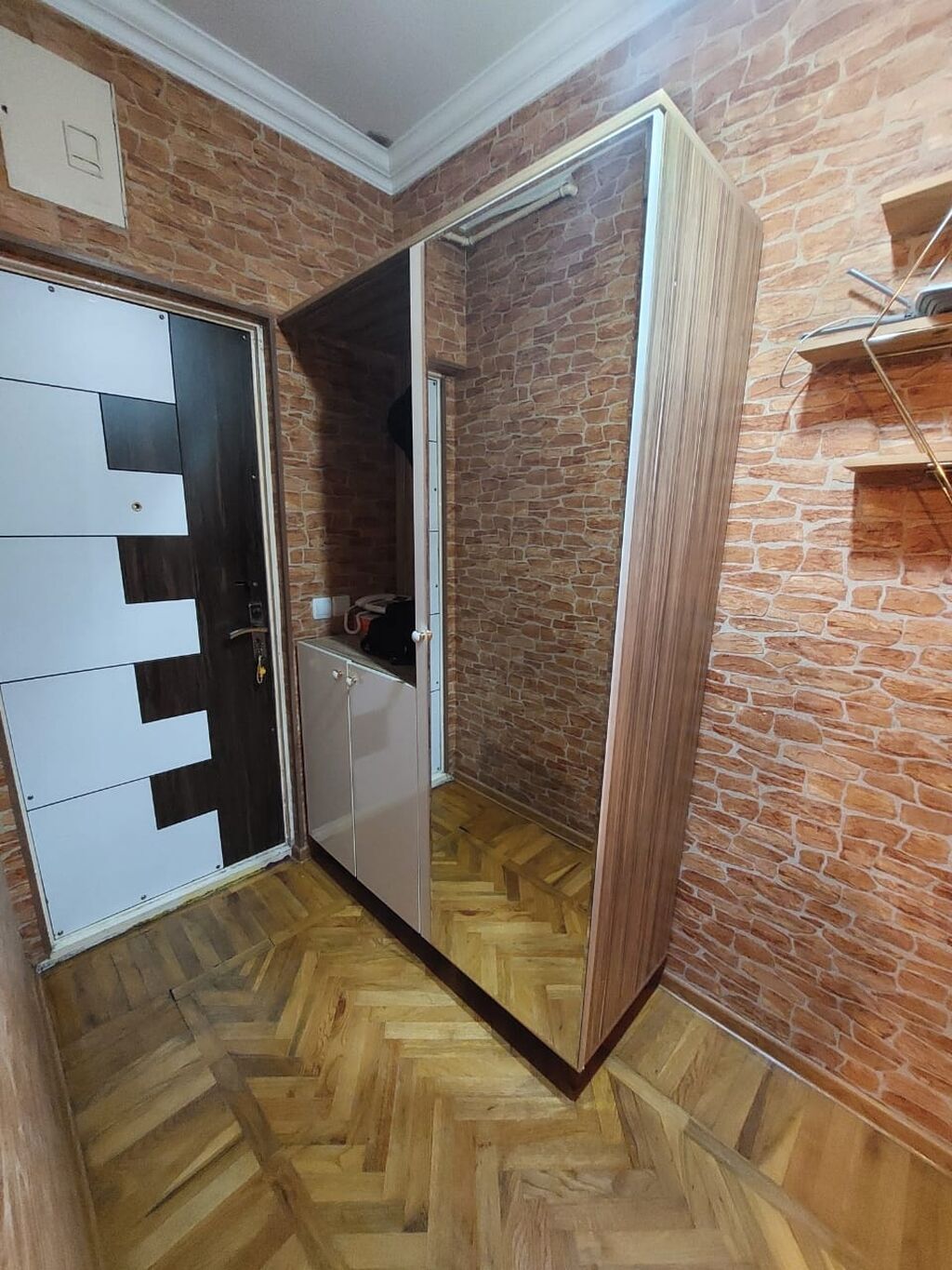 Bakı, Bakıxanov qəs., 4 otaqlı, Köhnə tikili, m. Neftçilər, 100 kv. m