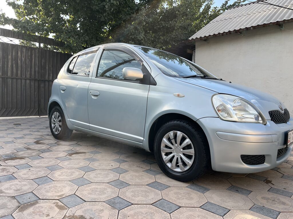 Toyota Vitz: 2003 г., 1.3 л, Механика, Бензин, Хэтчбэк: фото 3