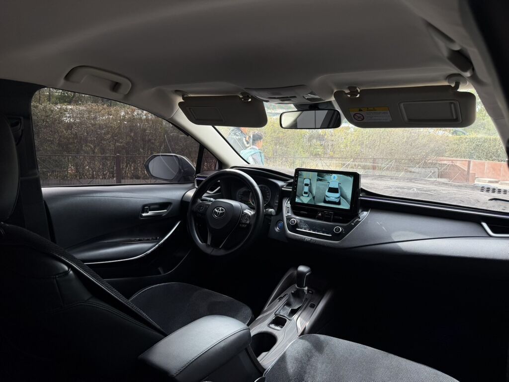 Toyota Corolla: 2020 г., 1.8 л, Автомат, Гибрид, Седан: фото 6