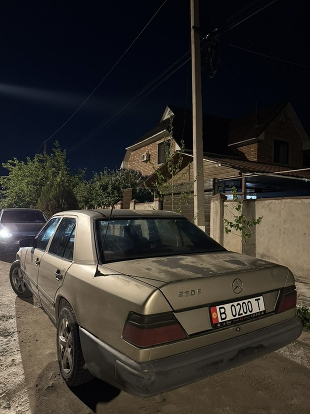 Mercedes-Benz W124: 1987 г., 2.3 л, Механика, Бензин, Седан: фото 3