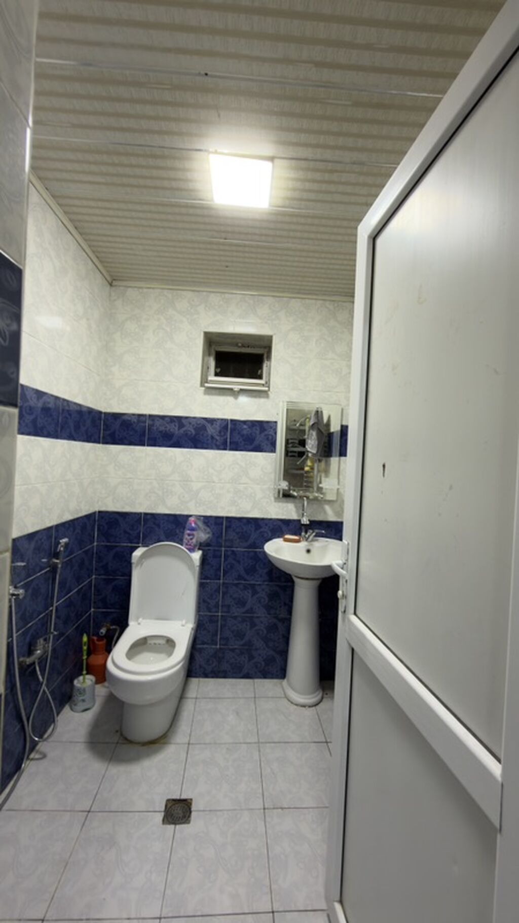 Ev istenilen sexslere verilir 1 ci novbede temizkar seliqeli oz evi