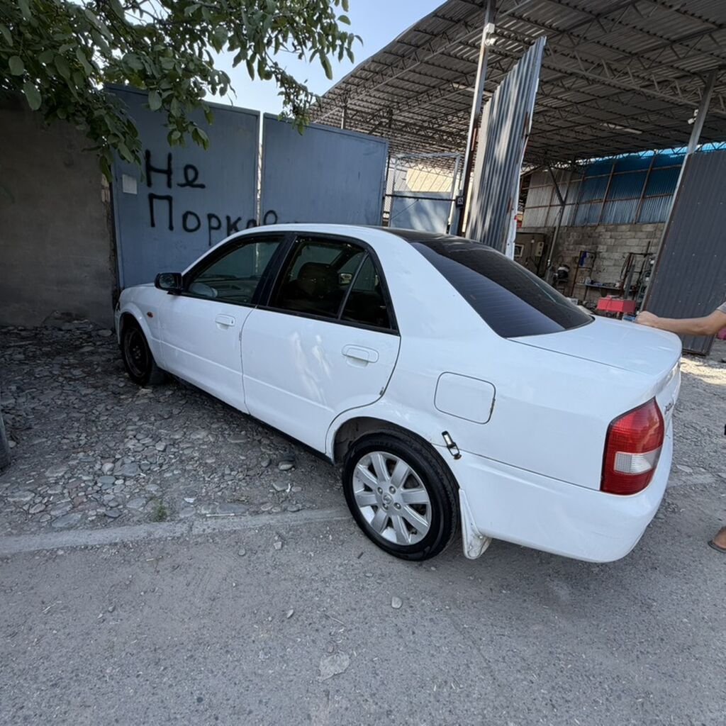 Mazda Familia: 2001 г., Седан: фото 4