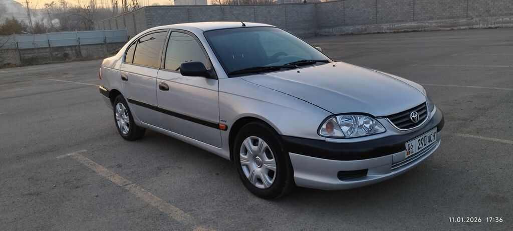 Toyota Avensis: 2000 г., 1.8 л, Механика, Бензин, Седан: фото 3