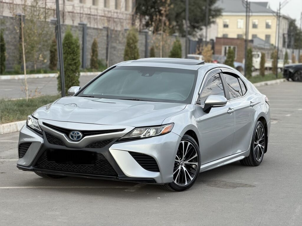 Toyota Camry: 2019 г., 2.5 л, Вариатор, Гибрид, Седан: фото 2