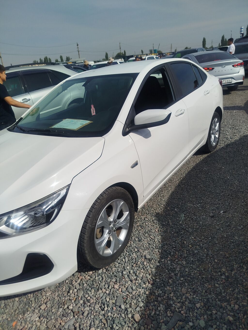 Chevrolet Onix: 2019 г., 1 л, Автомат, Бензин, Седан: фото 2