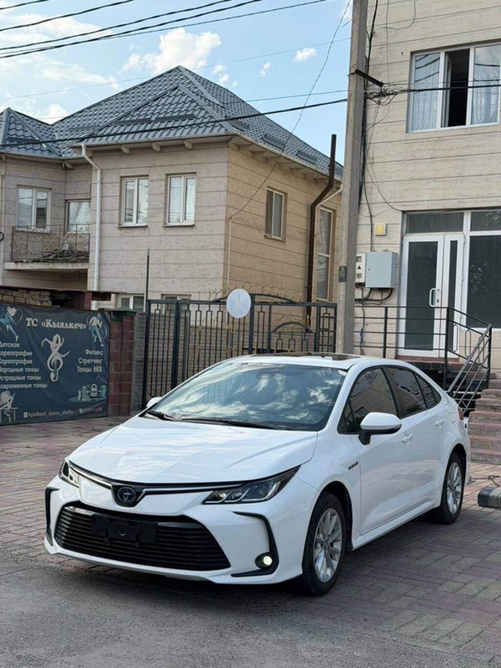Toyota Corolla: 2021 г., 1.8 л, Вариатор, Гибрид, Седан: фото 3
