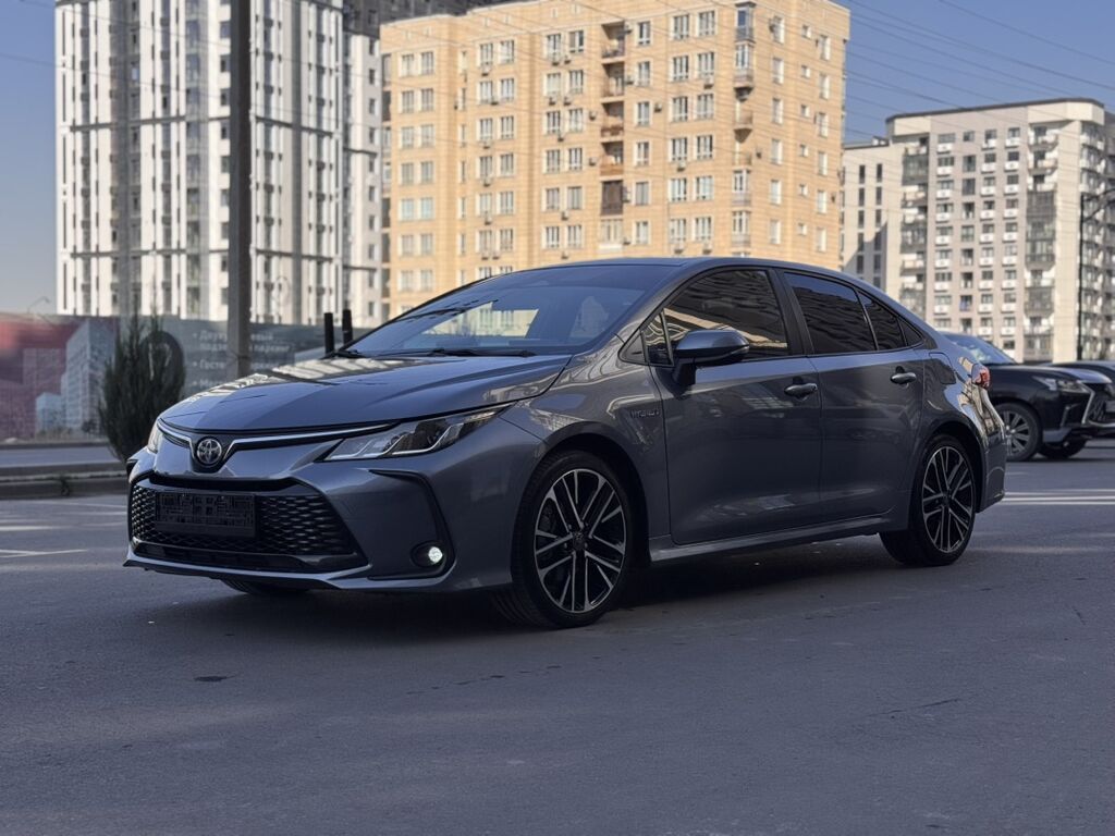 Toyota Corolla: 2023 г., 1.8 л, Вариатор, Гибрид, Седан: фото 2