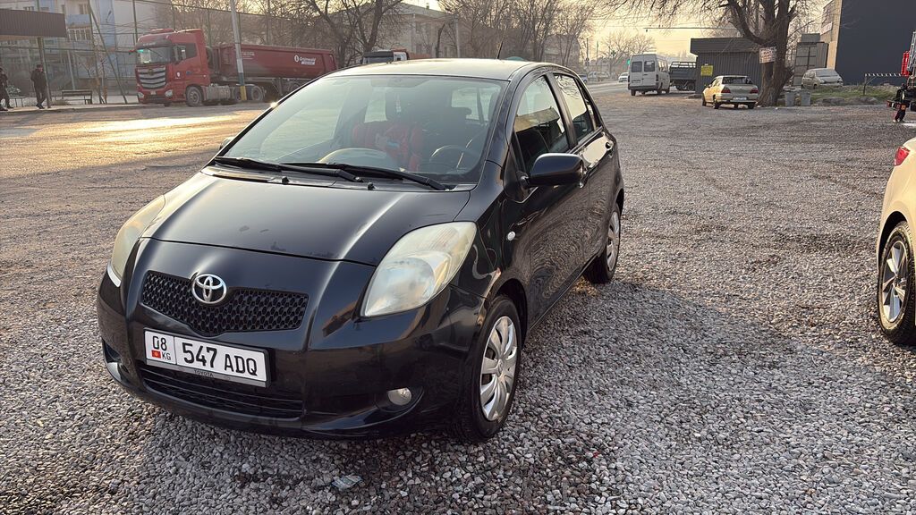 Toyota Yaris: 2007 г., 1.3 л, Механика, Бензин, Хэтчбэк: фото 1