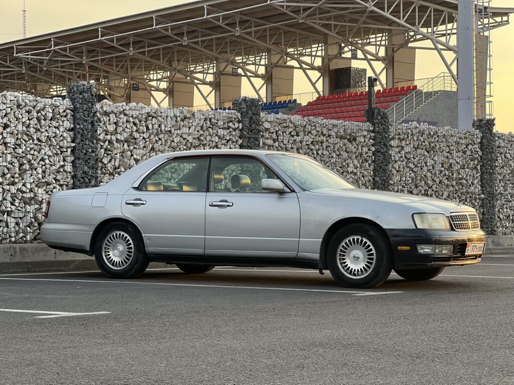 Nissan Gloria: 1998 г., 2.5 л, Автомат, Бензин, Седан: фото 3