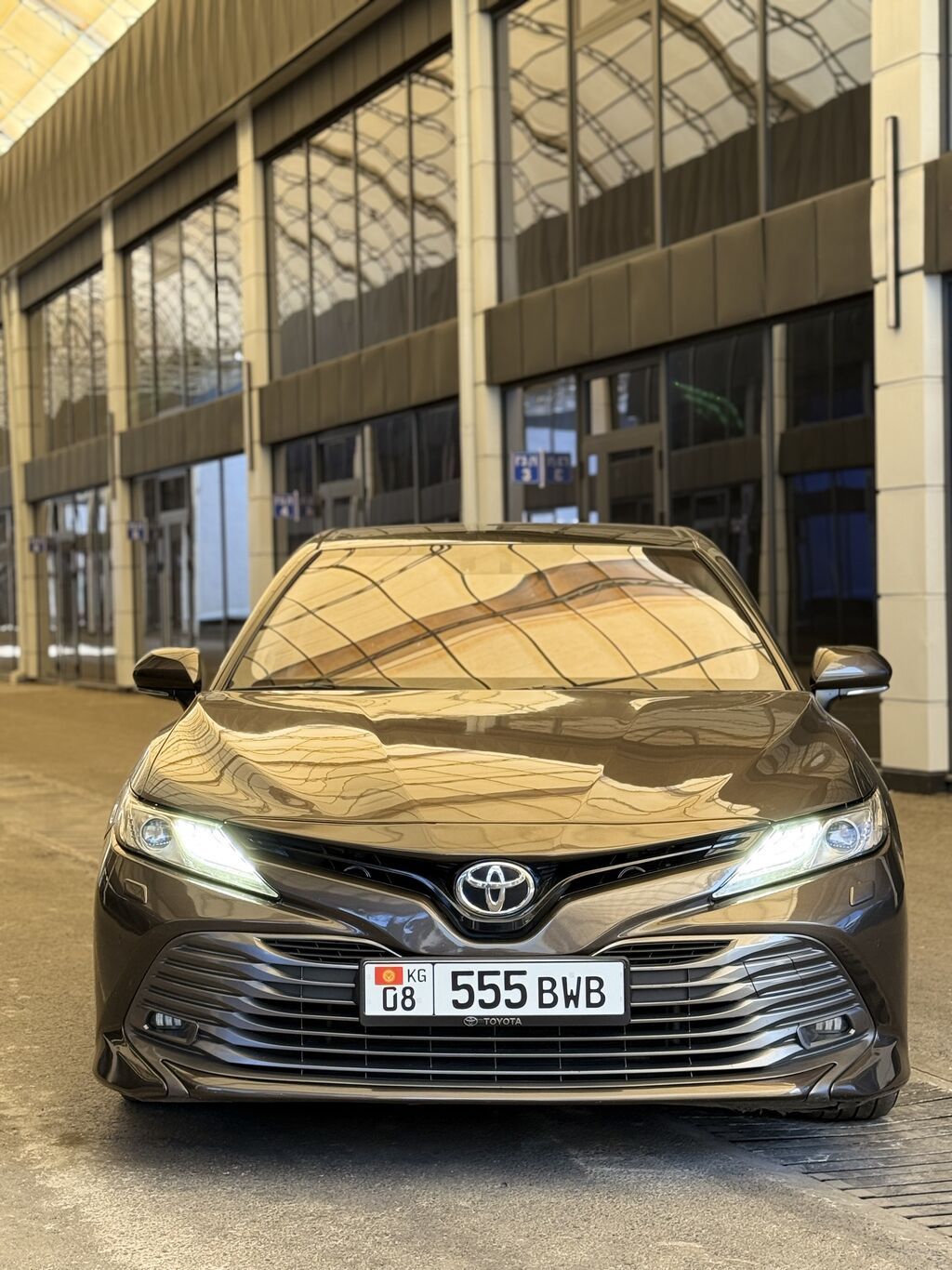 Toyota Camry: 2018 г., 3.5 л, Автомат, Бензин, Седан: фото 2