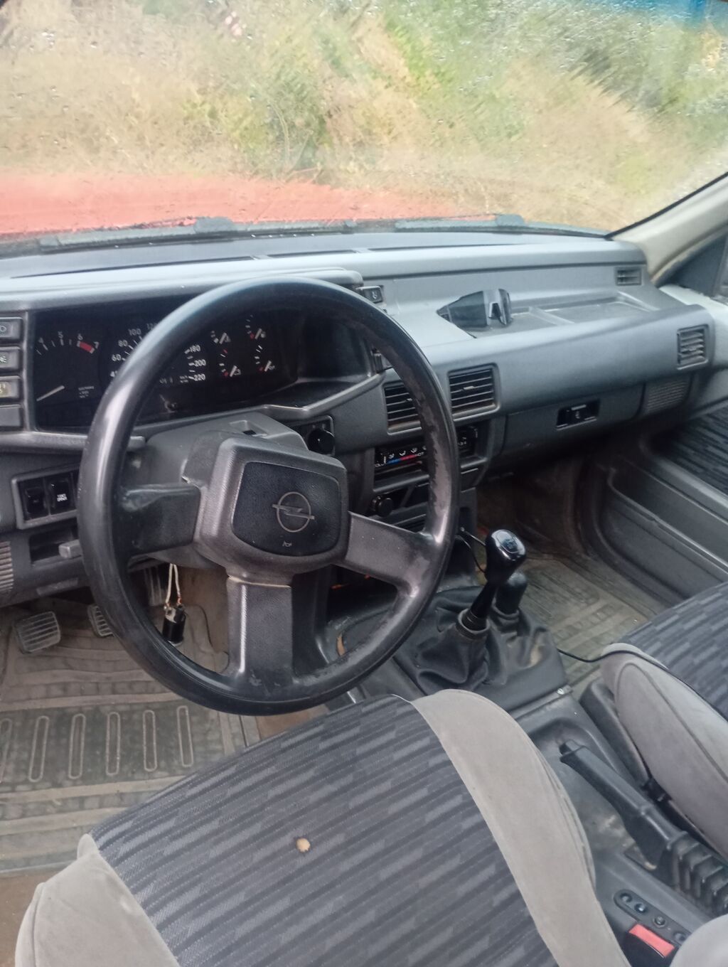 Opel Frontera: 1992 г., 2.4 л, Механика, Бензин, Внедорожник: фото 5