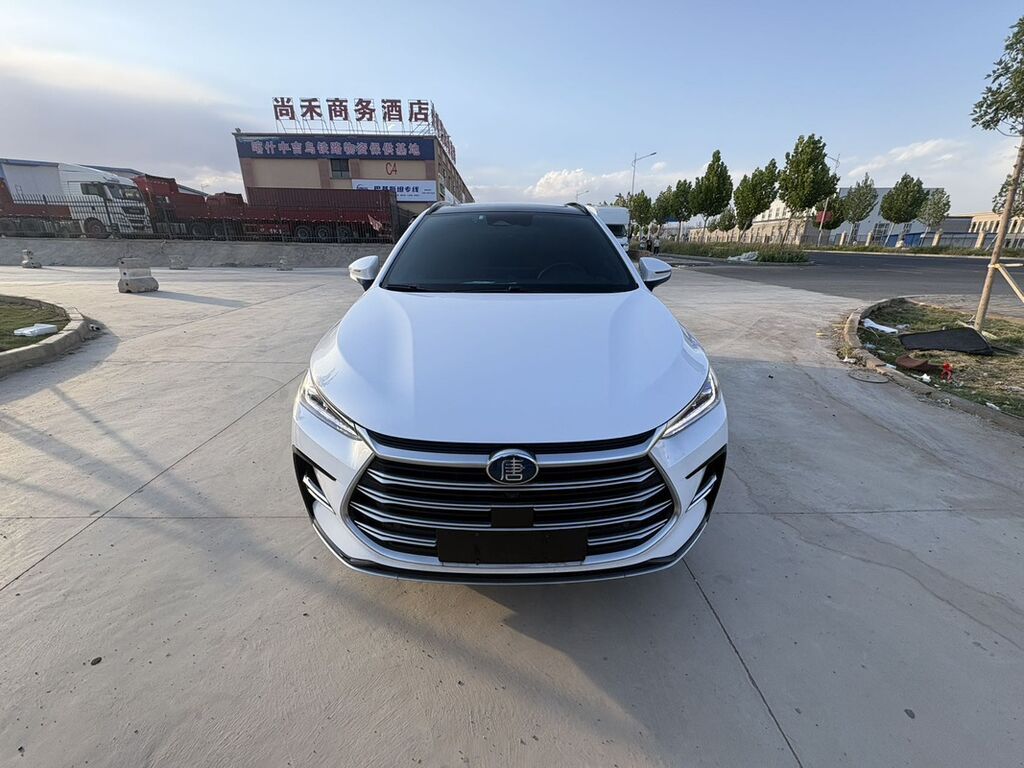 BYD Tang: 2021 г., 1.5 л, Автомат, Гибрид, Кроссовер: фото 7