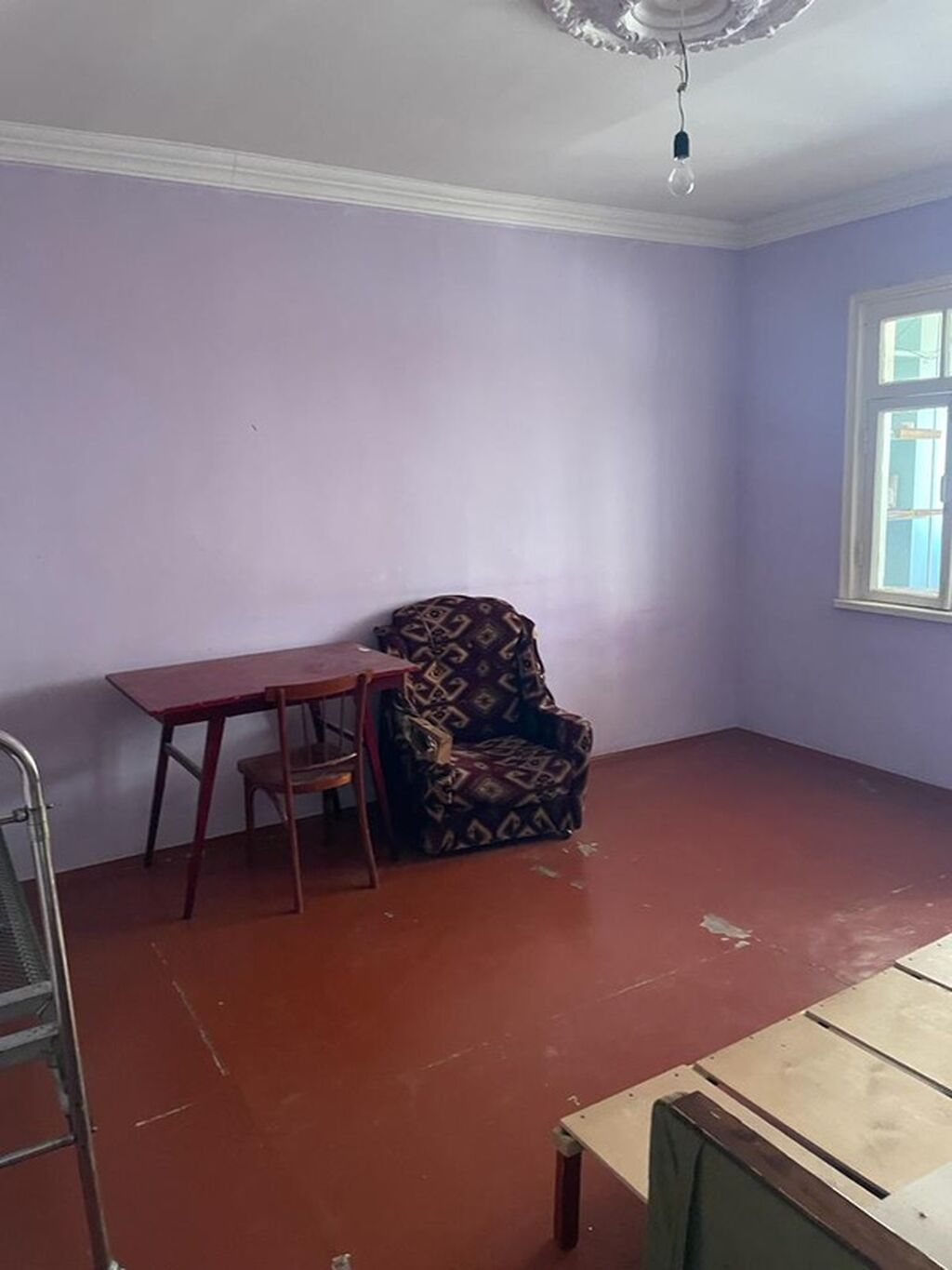Kirayə üçün otaq - Geniş və işıqlı otaqlar: Böyük pəncərələr gün boyu