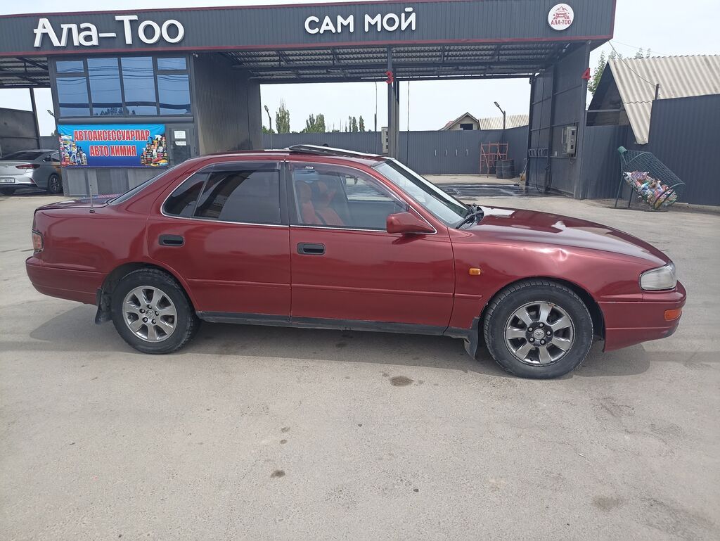 Toyota Camry: 1994 г., 2.2 л, Механика, Бензин, Седан — фото 3
