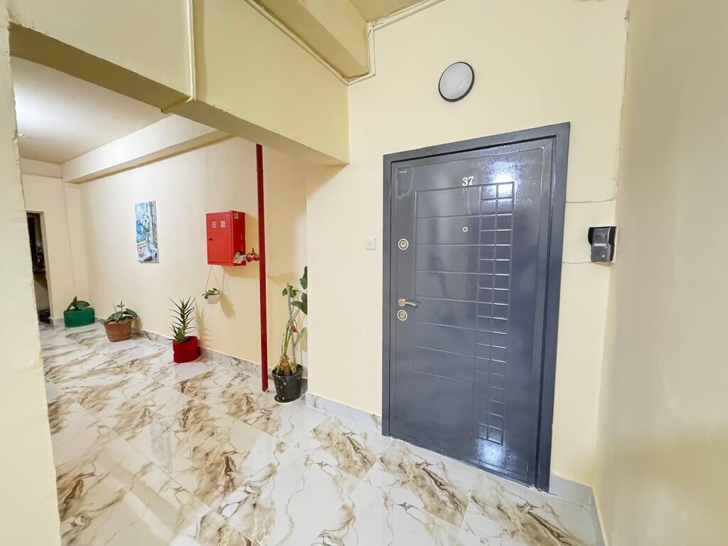 8-ci mikrorayon, 4 otaqlı, Yeni tikili, m. Azadlıq Prospekti, 156 kv. m