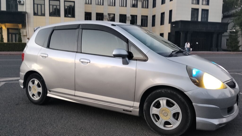 Honda Fit: 2002 г., 1.5 л, Вариатор, Бензин, Хэтчбэк: фото 3