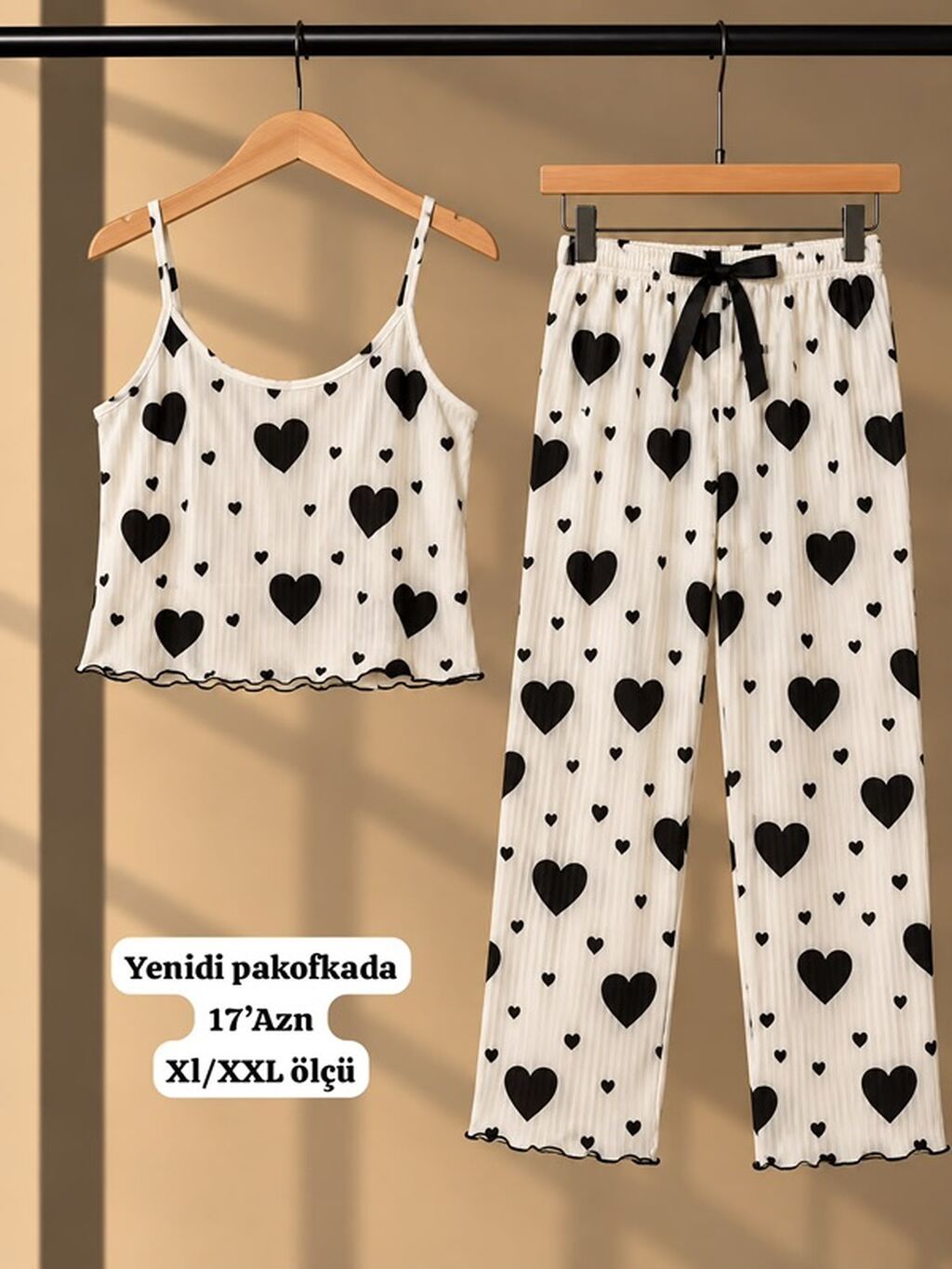 Qadın pijama dəsti – 2 hissə: - Üst: nazik askılı, açıq ağ rəng