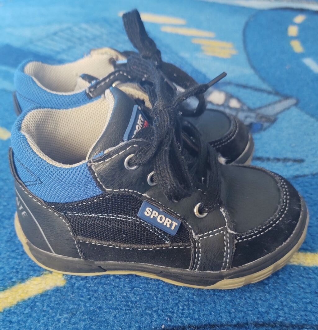 Patikice za bebe, veličina 22. U 400 RSD Dečija obuća Beograd ᐈ