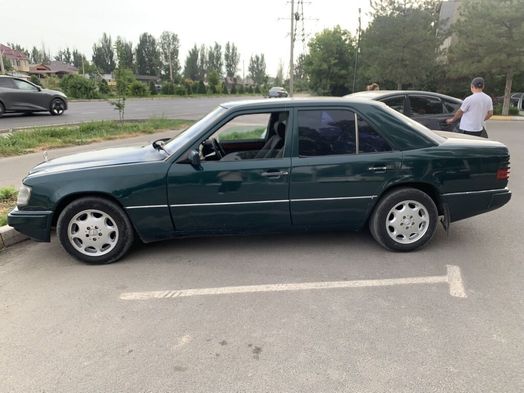 Mercedes-Benz E-Class: 1994 г., 2.2 л, Механика, Бензин, Седан: фото 3
