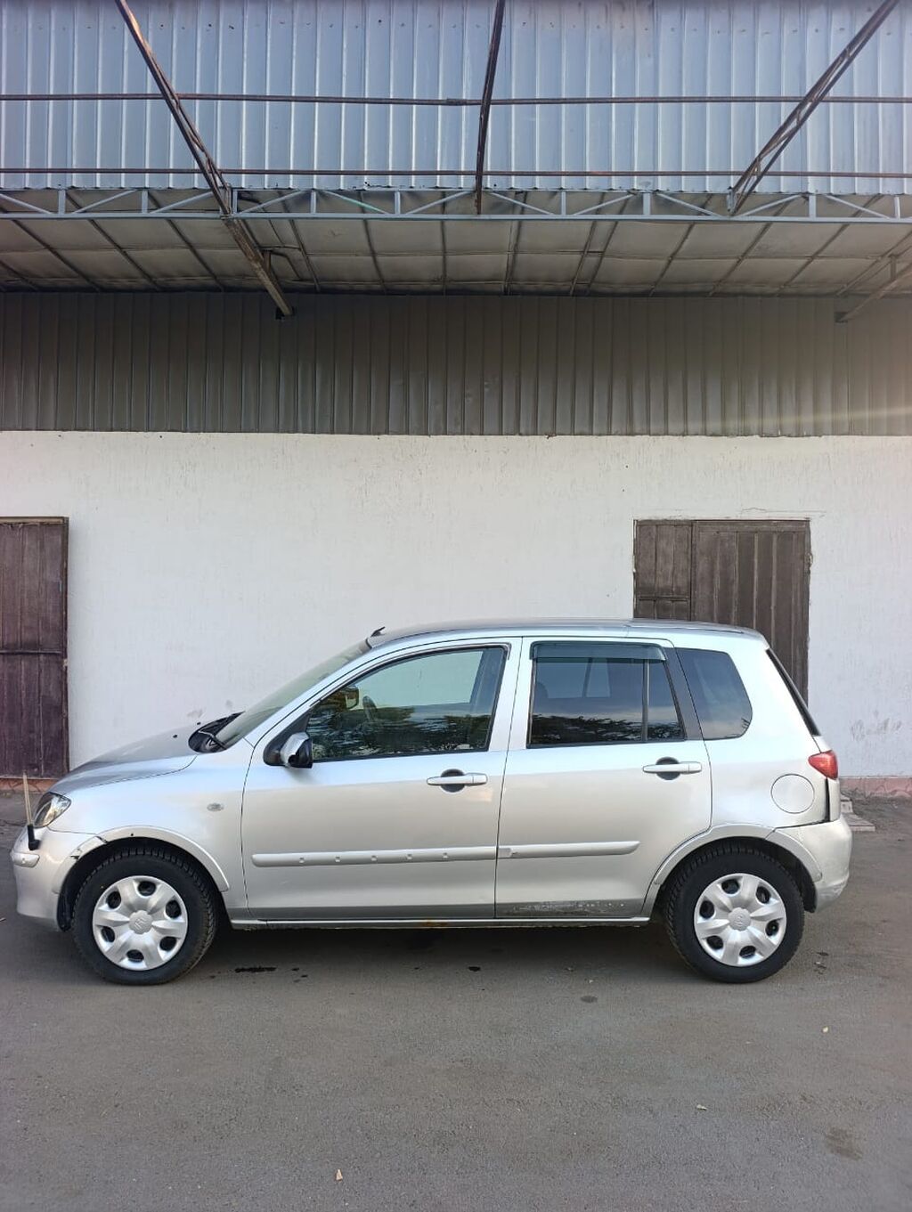 Mazda Demio: 2003 г., 1.3 л, Автомат, Бензин, Хэтчбэк: фото 4
