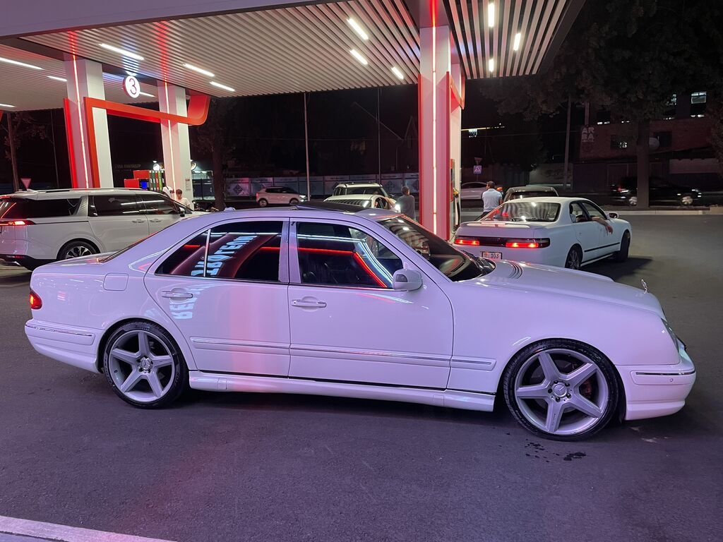 Mercedes-Benz E-Class: 2000 г., 5.5 л, Типтроник, Бензин, Седан: фото 3