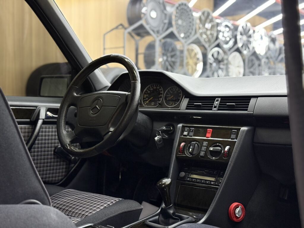 Mercedes-Benz W124: 1992 г., 2.2 л, Механика, Бензин, Седан: фото 6