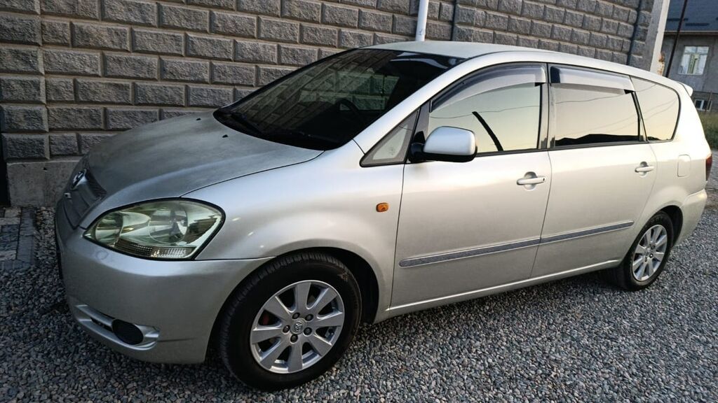 Toyota Ipsum: 2003 г., 2.4 л, Автомат, Бензин, Минивэн: фото 5