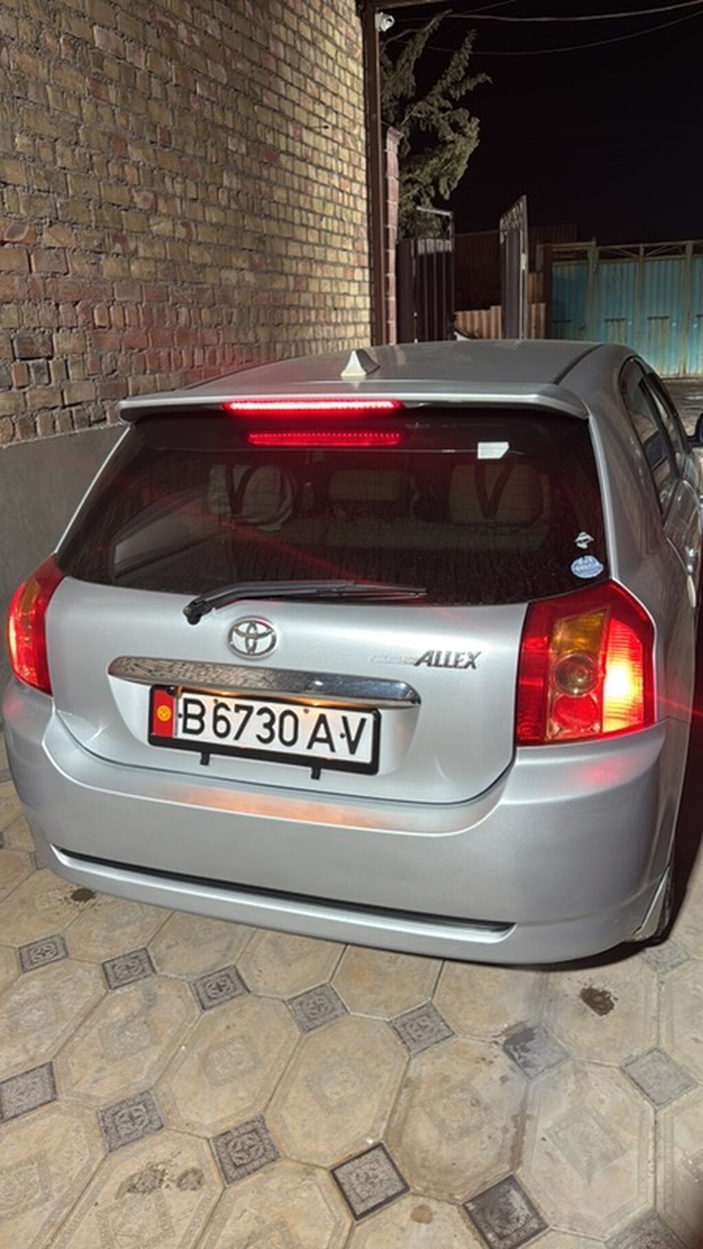 Toyota Allex: 2004 г., 1.8 л, Автомат, Бензин, Хэтчбэк