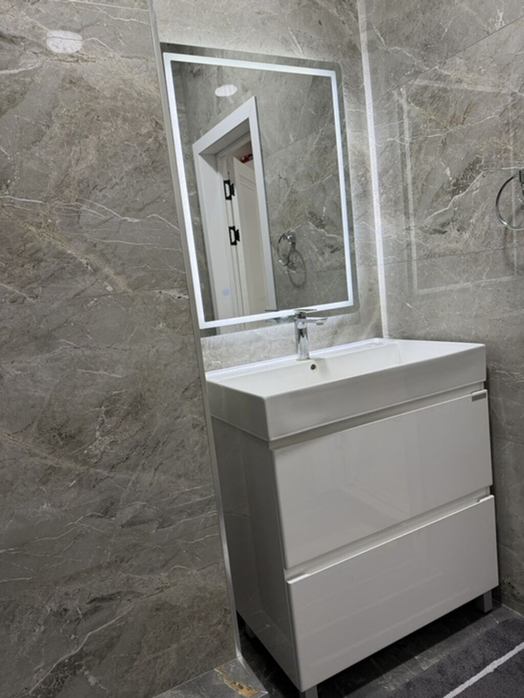 2 комнаты, 77 м², Элитка, 3 этаж, Дизайнерский ремонт: фото 2