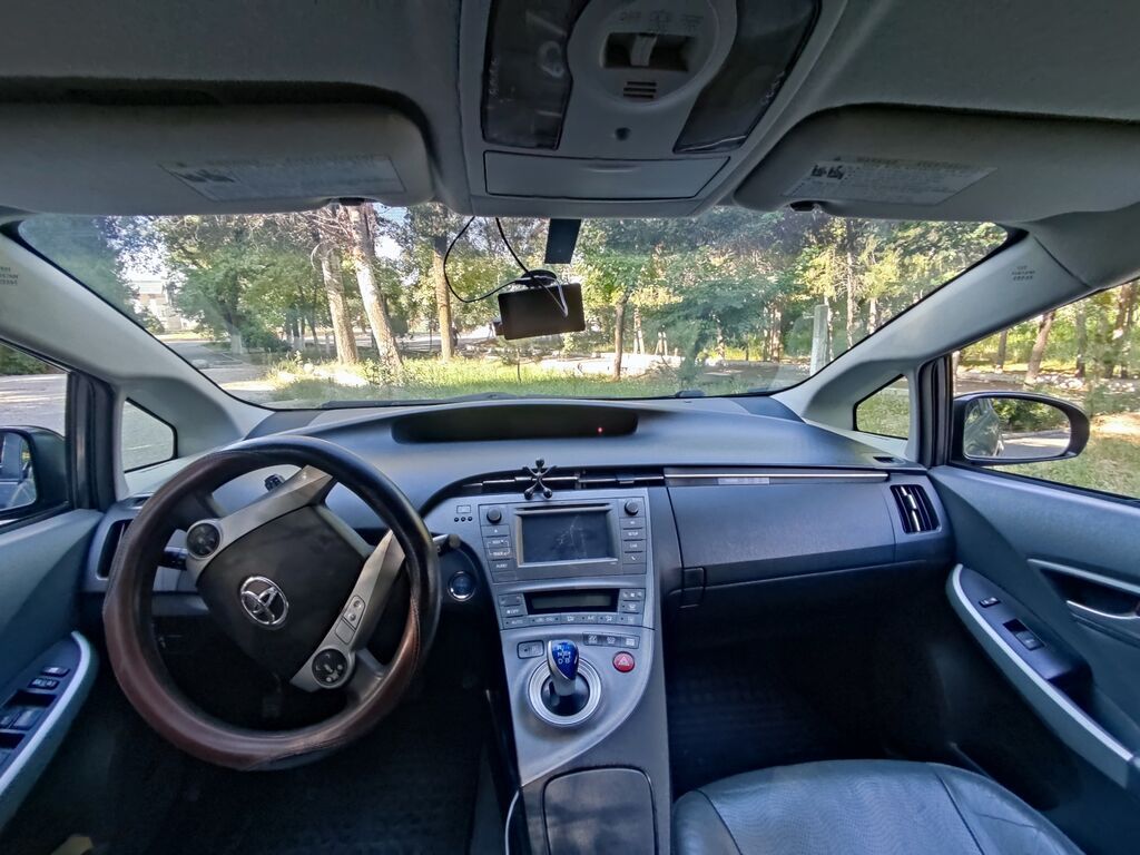 Toyota Prius: 2013 г., 1.8 л, Вариатор, Гибрид, Хэтчбэк: фото 4