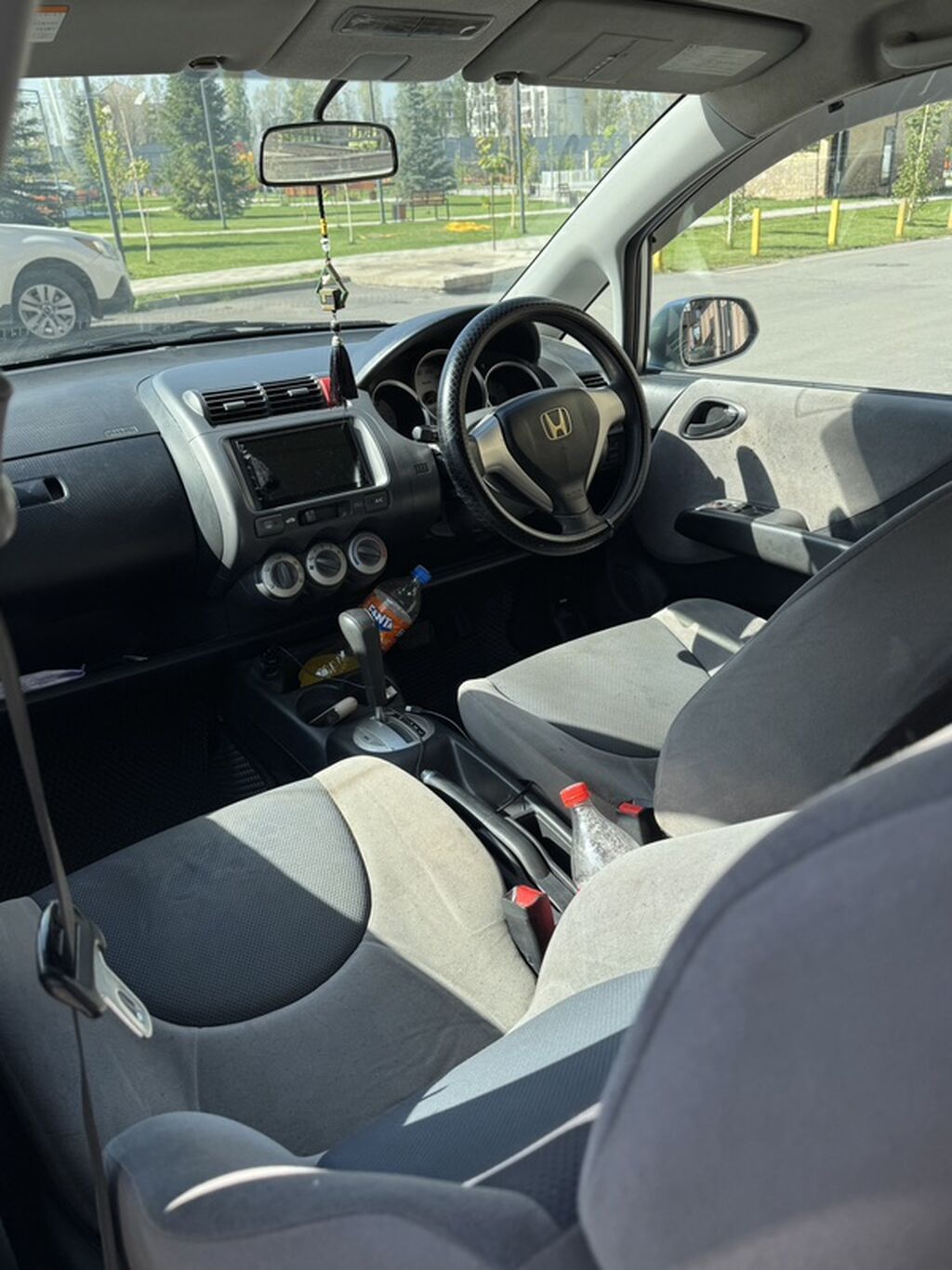 Honda Fit: 2004 г., 1.3 л, Автомат, Бензин, Хэтчбэк: фото 2