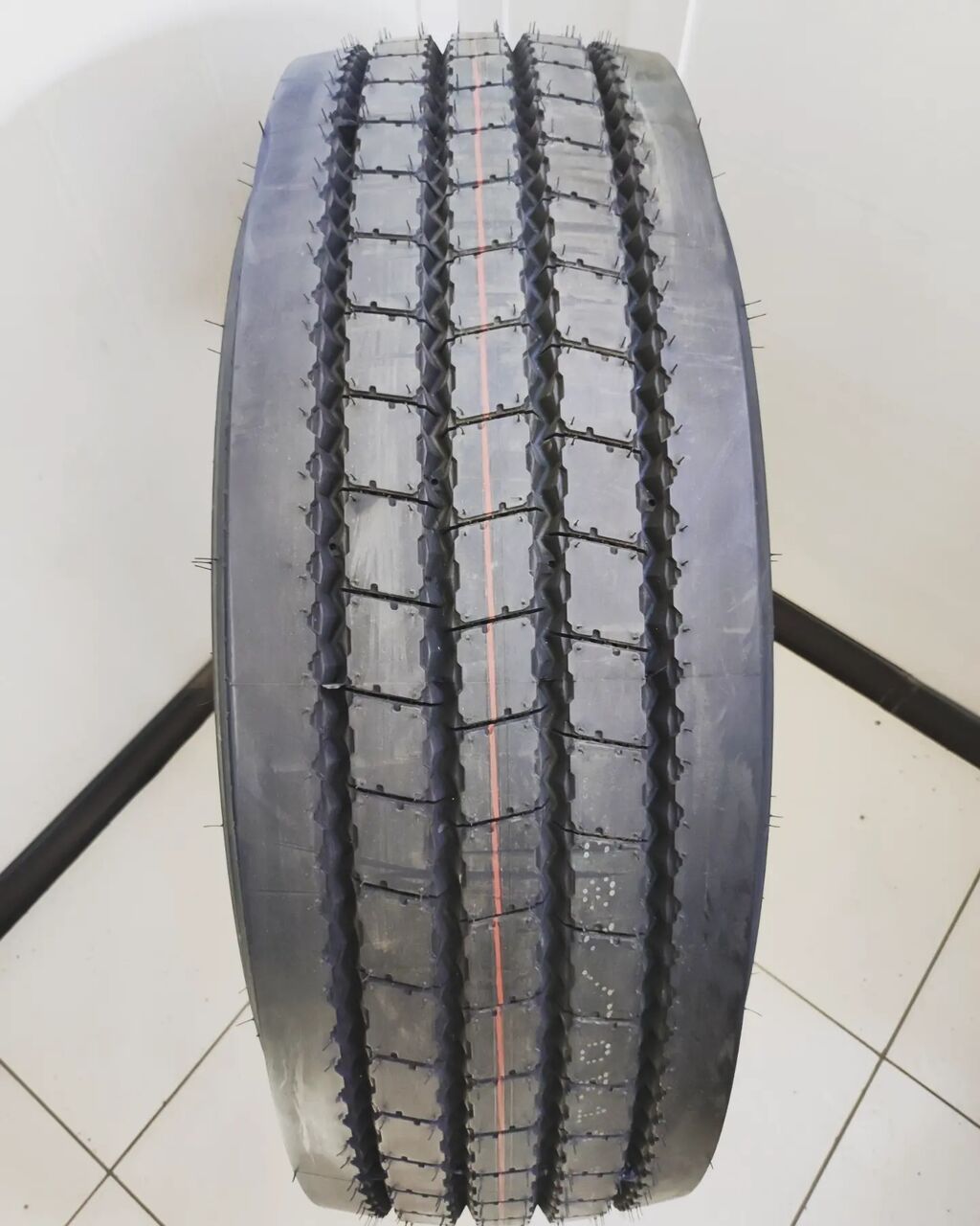 Шина AEOLUS 285/70R19,5 AllroadsT2 предназначена для установки на: фото 2