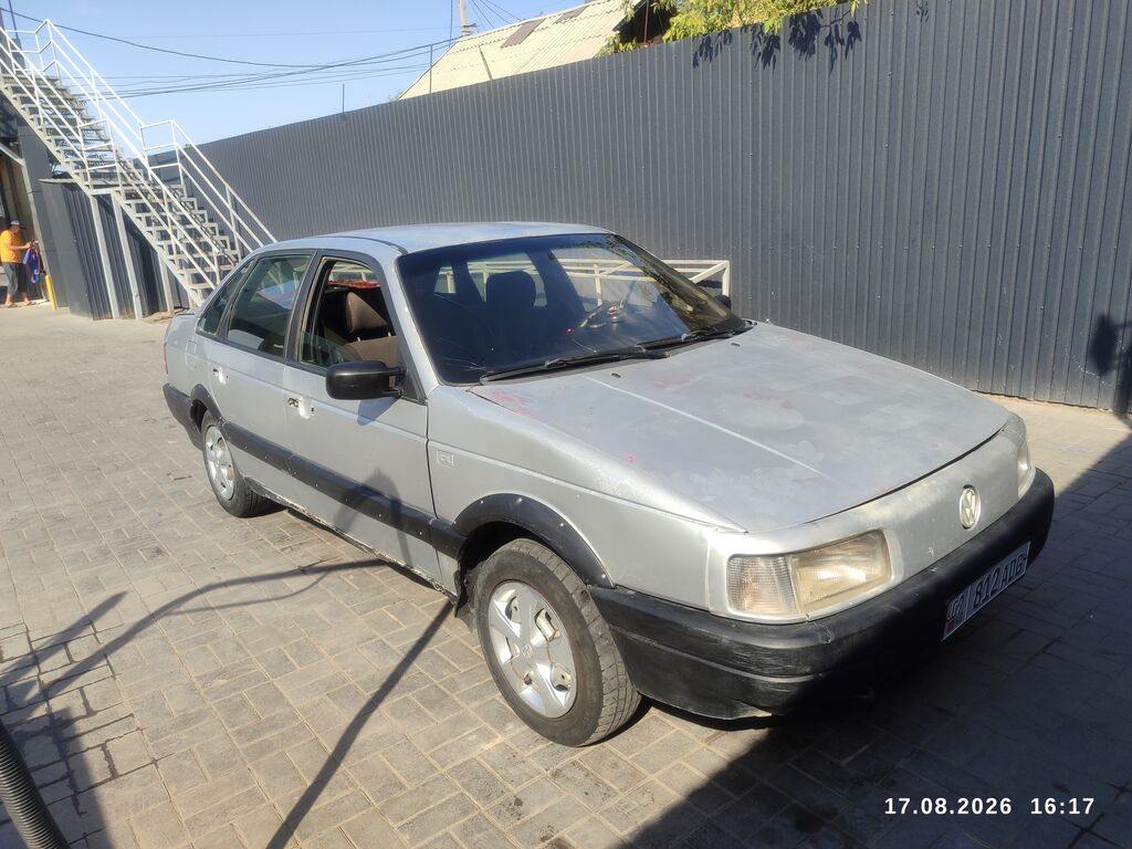 Volkswagen Passat: 1990 г., 1.8 л, Механика, Бензин, Седан: фото 2
