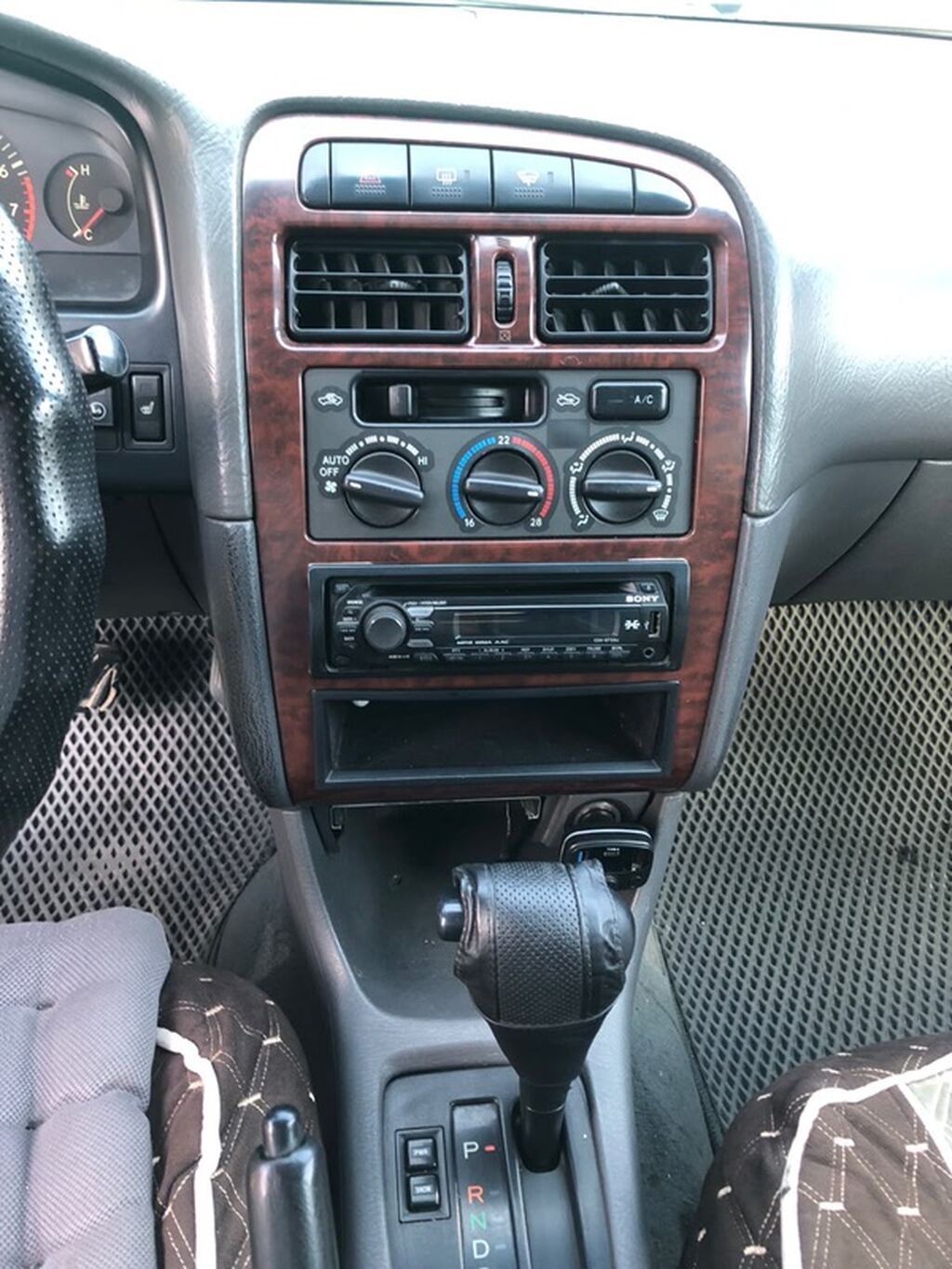 Toyota Avensis: 1999 г., 2 л, Автомат, Бензин, Универсал: фото 5