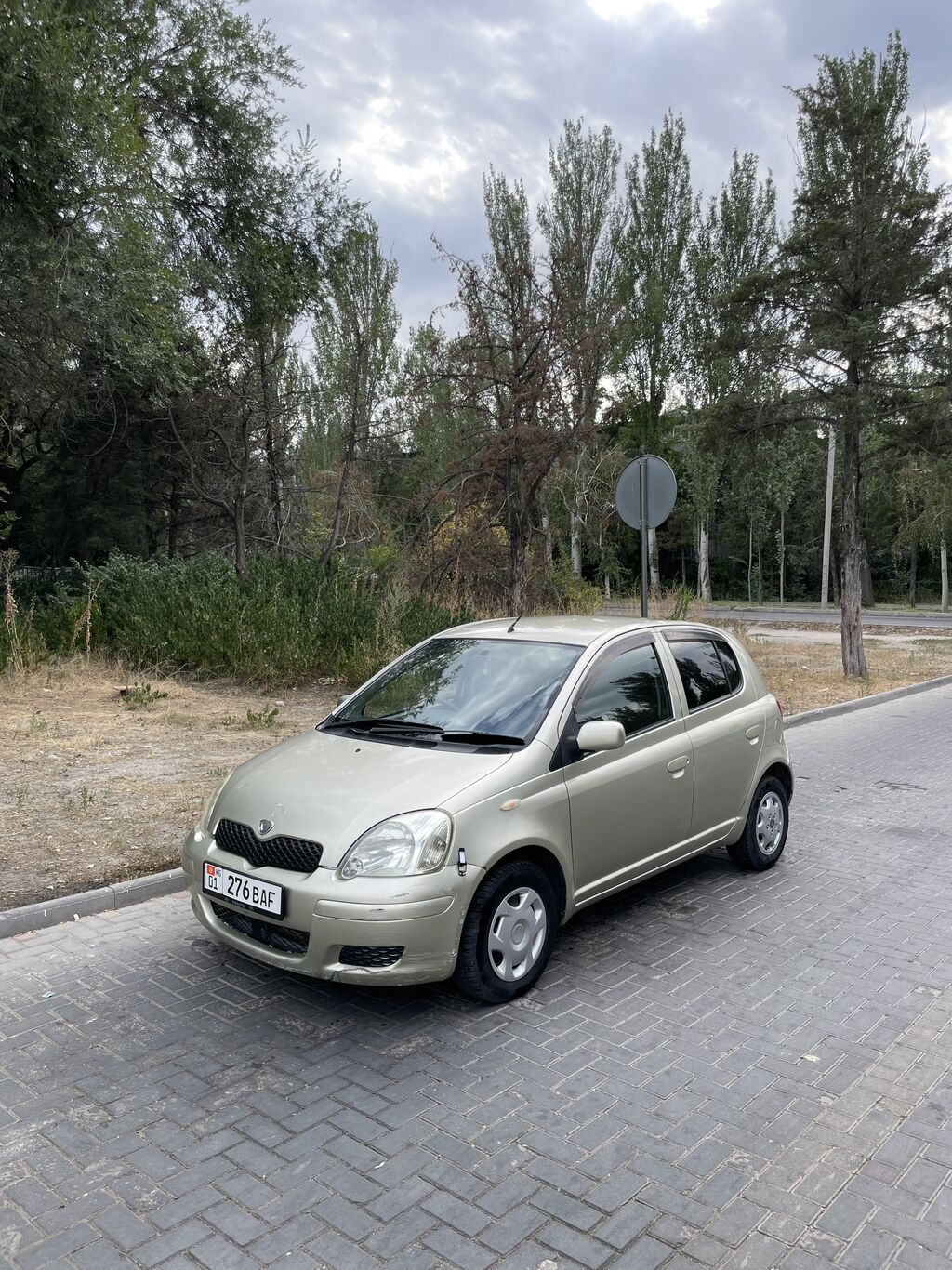 Toyota Vitz: 2002 г., 1 л, Автомат, Бензин, Хэтчбэк: фото 2